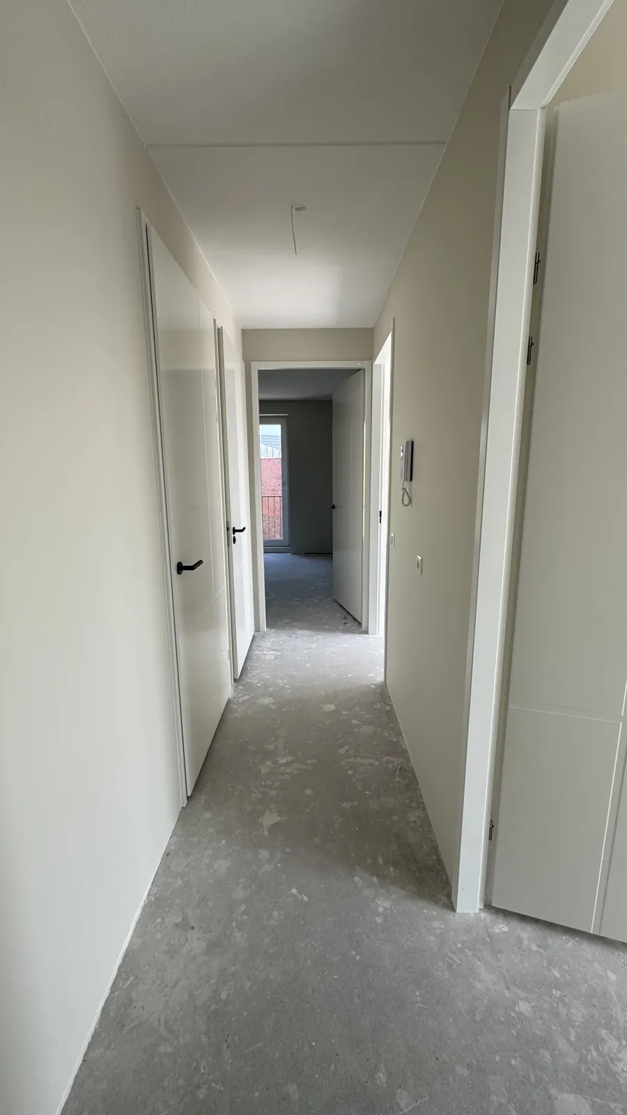 Gang in een appartement tijdens de wandafwerking, Oude Weteringen
