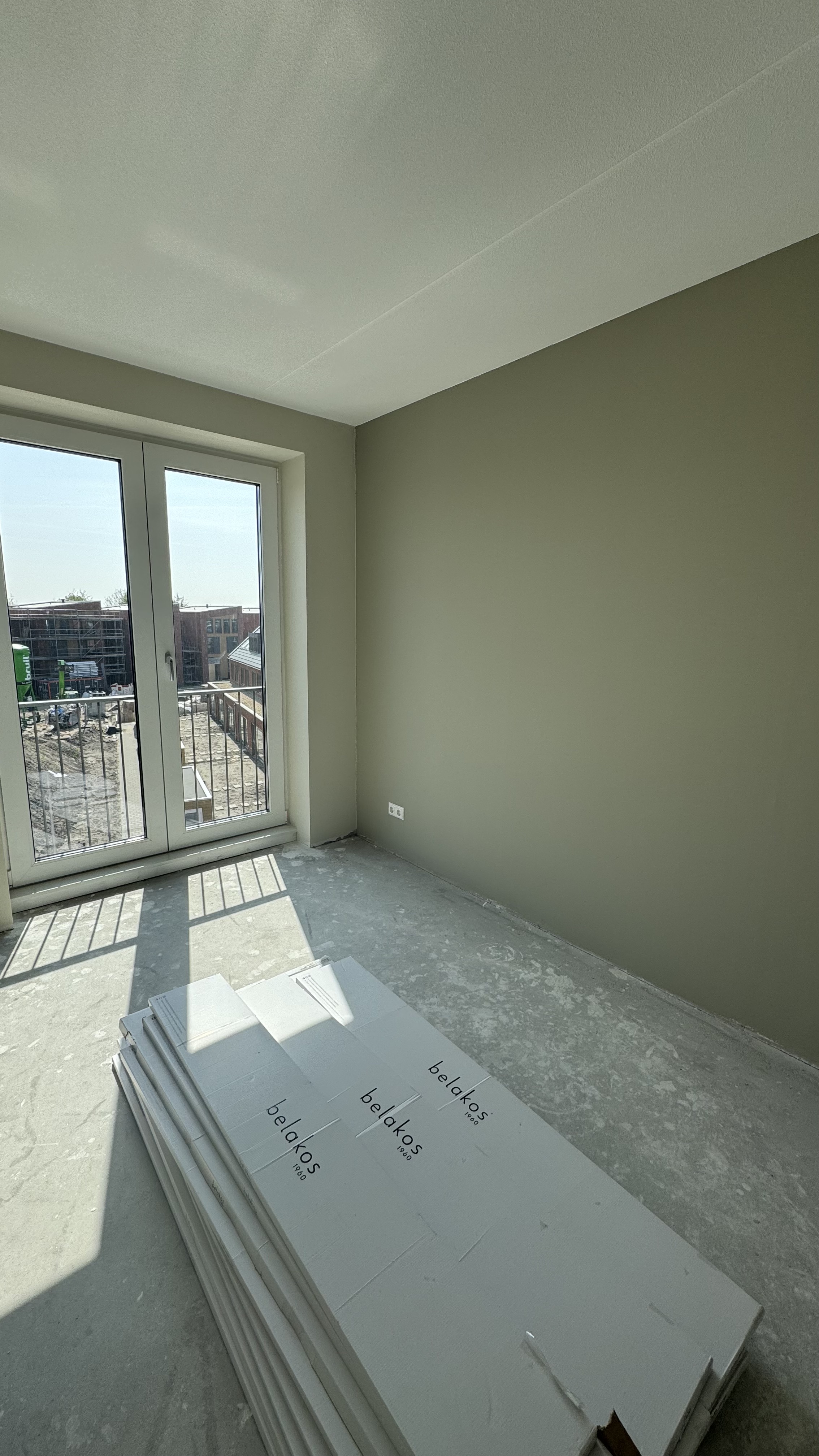 Slaapkamer met professionele wandafwerking en renovlies appartement Oude Weteringen