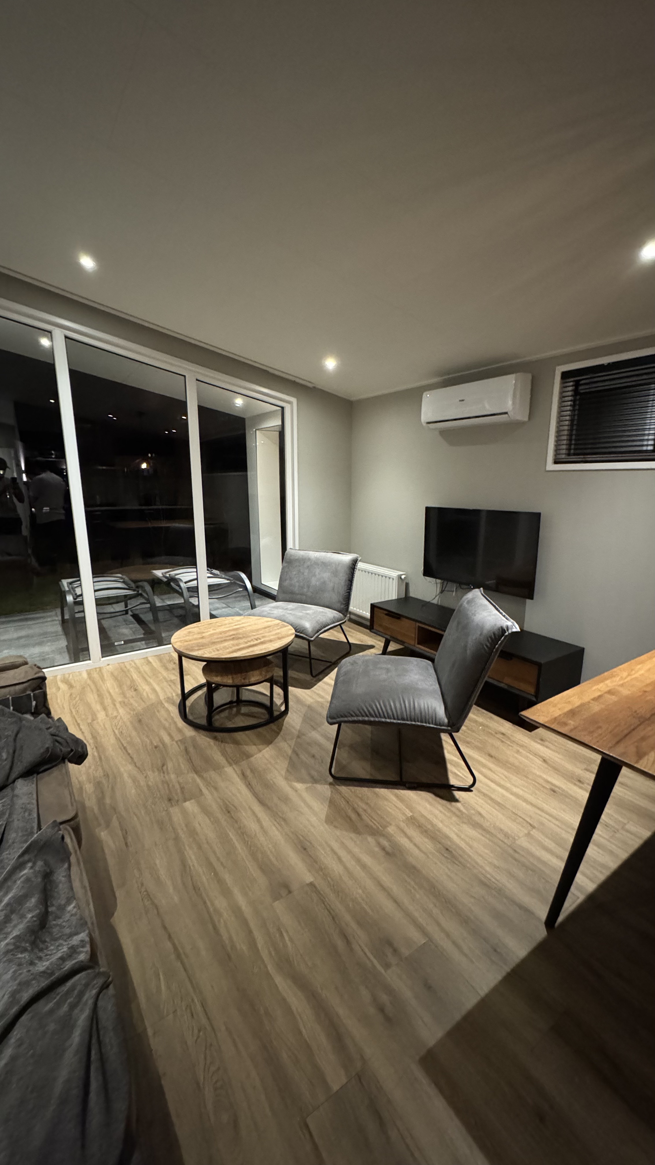 Slaapkamer met lichte wandafwerking na renovatie Den Hartog Putte Noord-Brabant